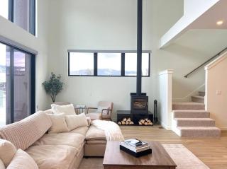 Luxury, Big Sky Meadow Village Home • Walk to Town - 6