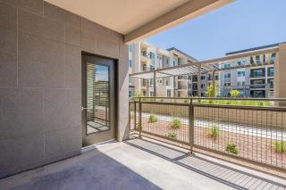 Landing Apartments - The Falls at Crismon Commons - 9