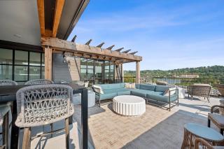 Landing Apartments - Velo Riverside - 1