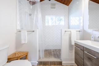 Secluded Lake Cottage with Hot Tub - 1