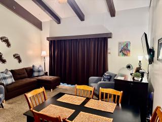 Treetop Condo in Yosemite-Sleeps 6-Balcony - 6