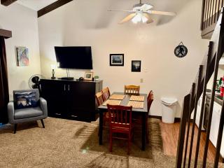 Treetop Condo in Yosemite-Sleeps 6-Balcony - 5