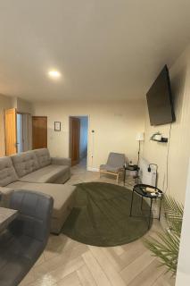 Modern 2-Bed Apartment in Bury, Sleeps 5 - 4