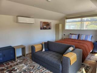 Redwood Staytion No Ten - An Easy Walk to the Forest - 9