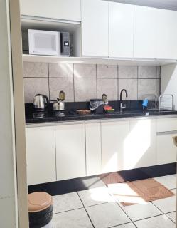 Apto espaçoso uma quadra do mar com garagem - 9