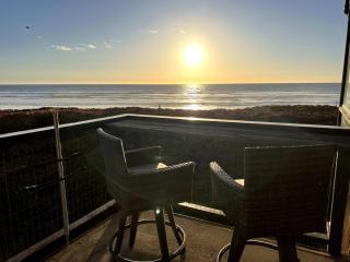 Beachfront Retreat with Ocean Views - 7