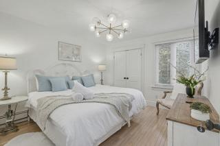 Upscale Modern Home with Spa Pool - 7