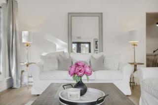 Upscale Modern Home with Spa Pool - 2