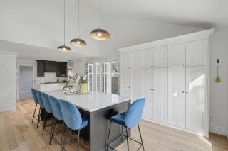 Serenity Villa Upscale Home with Spa Pool - 7