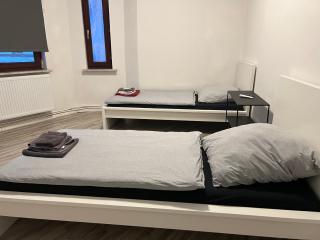 Monteur & Ferienwohnung mit Balkon, 3 Schlafzimmer & Platz für 6 Personen - 2