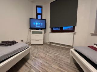 Monteur & Ferienwohnung mit Balkon, 3 Schlafzimmer & Platz für 6 Personen - 4