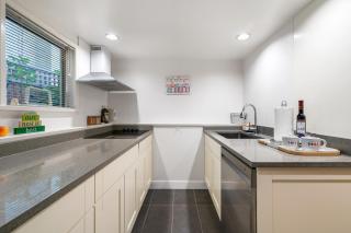 BudgetWise Semi-Basement near Airport, UBC, Downtown in Vancouver - 3