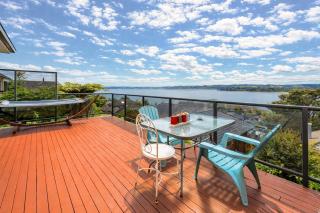 Classic Seaview Holiday Home in Shelly Park - Auckland - 7