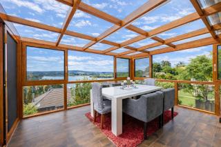 Classic Seaview Holiday Home in Shelly Park - 0