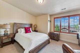 5 Bedroom 4 Bathroom Hot Tub Minutes from Slopes - 2