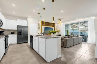 5 Bedrooms 5 Bathrooms Windsor Island 4350 La - 3