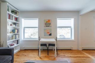 Gorgeous & Sunny Executive Suite AC, Unit #2 - 5