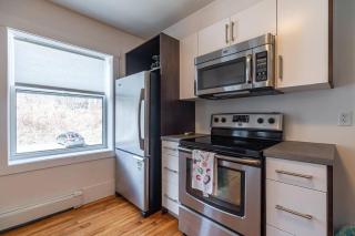 Gorgeous & Sunny Executive Suite AC, Unit #2 - 2