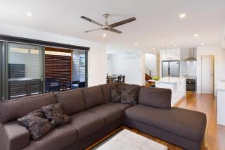 Family Holiday Home Smiths Beach - 2