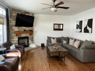 Bear Hollow 4 Bedroom 4 Bathroom Plus Hot Tub Minutes from Slopes - 0