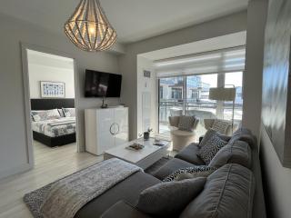 Stunning Stayz Luxury 2 King Suite at Friday Harbour Resort Marina Walk & Parking - 9