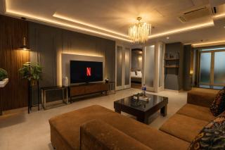 Presidential One Bedroom Suite-Gold Crest Mall DHA Lahore Phase 4 - 8