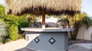 Luxe Indio Stay w Pool Tiki Bar Fire Pit Near Coachella Longfellow - Indio - 9