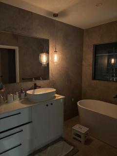 Luxury 5BR Estate All Ensuites - 4