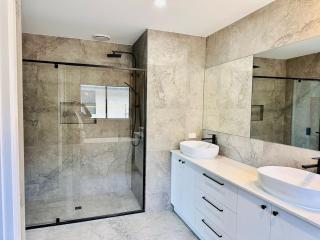 Luxury 5BR Estate All Ensuites - 3