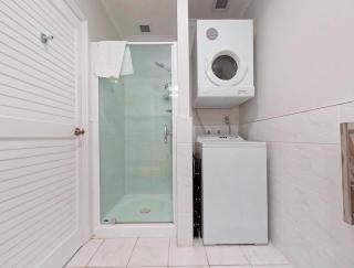 City Centre Harbour Apt with parking - 2