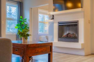 Corner Mountain View Retreat 2 Kings w Patio - 1