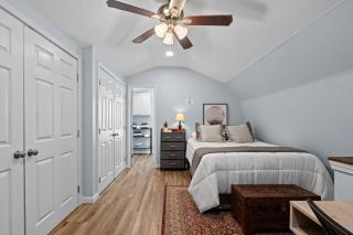 Tiny House Retreat Hot Tub Cozy - 3