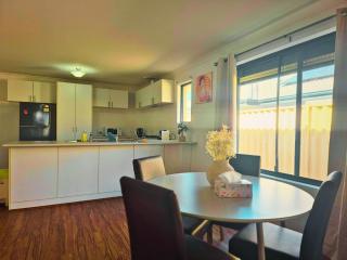 Dalyellup Guesthouse - Entire Holiday Home - 9