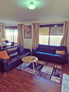 Dalyellup Guesthouse - Entire Holiday Home - 1