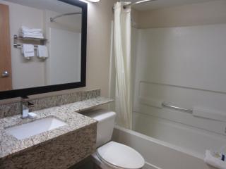 Travelodge by Wyndham Arlington/Dallas Area - 1