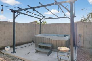 Spacious Glendale Home w/ Hot Tub & RV Parking - 4