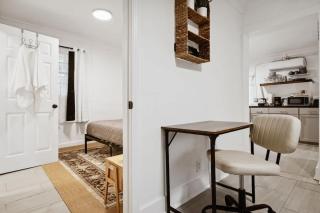 Clubhouse Cozy fast Wi-fi 6 min from Downtown - 1