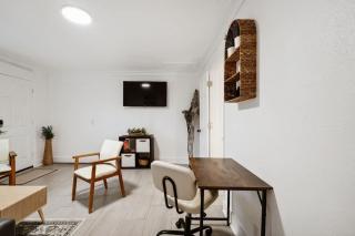 Clubhouse Cozy fast Wi-fi 6 min from Downtown - 7