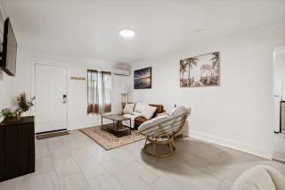 Pensacola Pad 1BR 1BA Modern - 7