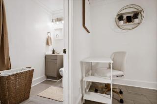 Pensacola Pad 1BR 1BA Modern - 2