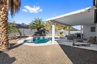 Modern Phoenix Home FREE Heated Pool - 6