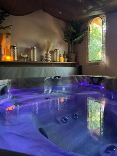 Suite 5 étoiles 1001 Merveilles avec jacuzzi et jeu pour adulte - 7