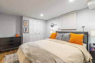 STUNNING AND MODERN place to stay in Franklin Park IL - 8