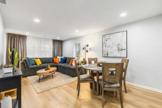 STUNNING AND MODERN place to stay in Franklin Park IL - 7