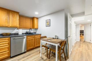 STUNNING AND MODERN place to stay in Franklin Park IL - 5