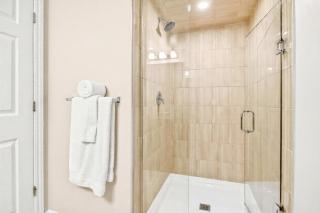 Modern 4BR Ottawa Townhouse Free Parking - 2