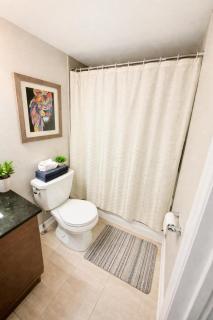 Modern 4BR Ottawa Townhouse Free Parking - 3