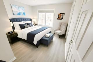 Modern 4BR Ottawa Townhouse Free Parking - 0