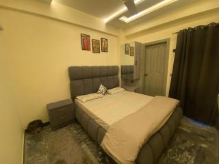 Elegant 2BHK Ideal for Families with self check-in and Close to Market - 3