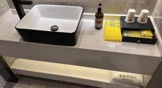 IU Hotels· Wuhan Jianghan Road Metro Station - 2